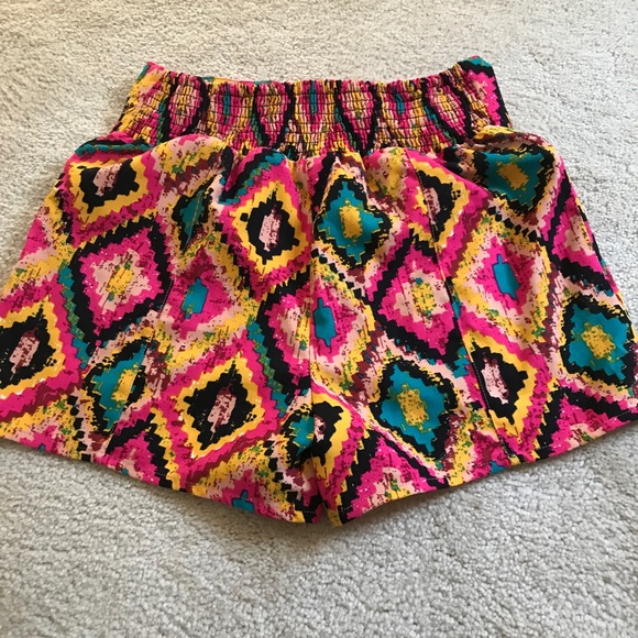 Bebe flowy shorts - Picture 2 of 3